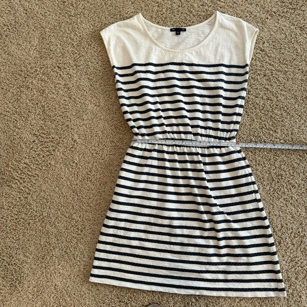 GAP navy & white striped knit dress w/ on seam pockets & stretch waist Size S - Picture 3 of 6